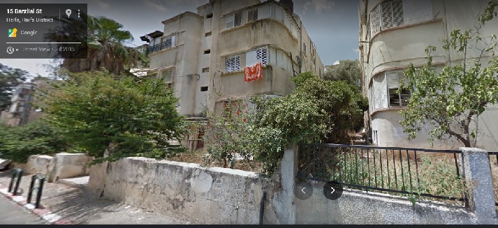 в этом доме живут русские- висит на улице  проветривается советское полушерстяное одеяло.  сразу  все понятно.