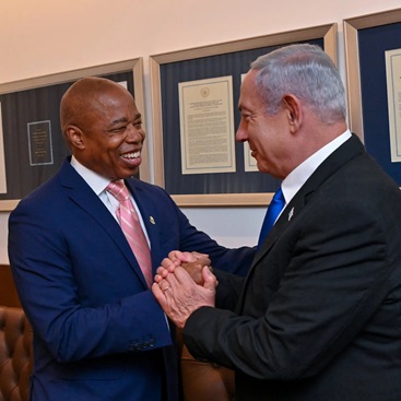 биби и адамс.jpg